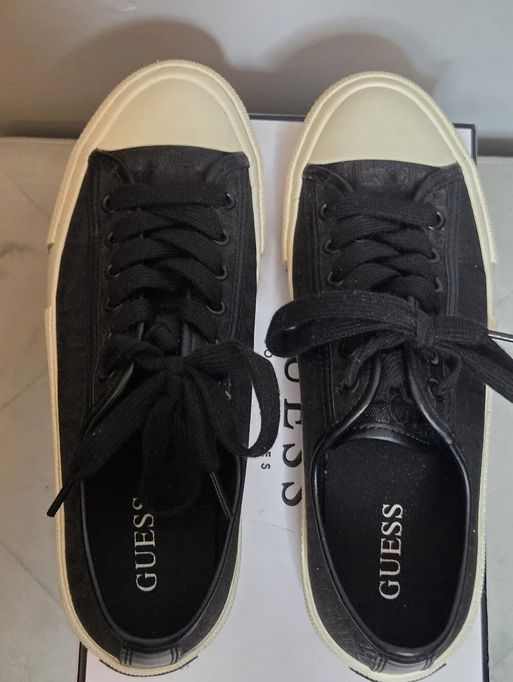 Guess Cary Women's Low-Top Canvas‎ Jacquard Sneakers with G monogram, Sz 7.5